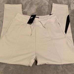 Nike BRAND NEW Women’s Training Sweatpant